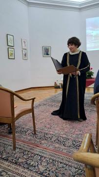 Grajska knjižničarka Metka